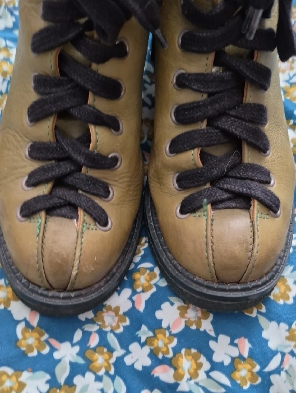 Fluevog Wanderers In Army Green. Leather Lace-Up Ankle Boots with Black Laces 7s - Picture 11 of 12